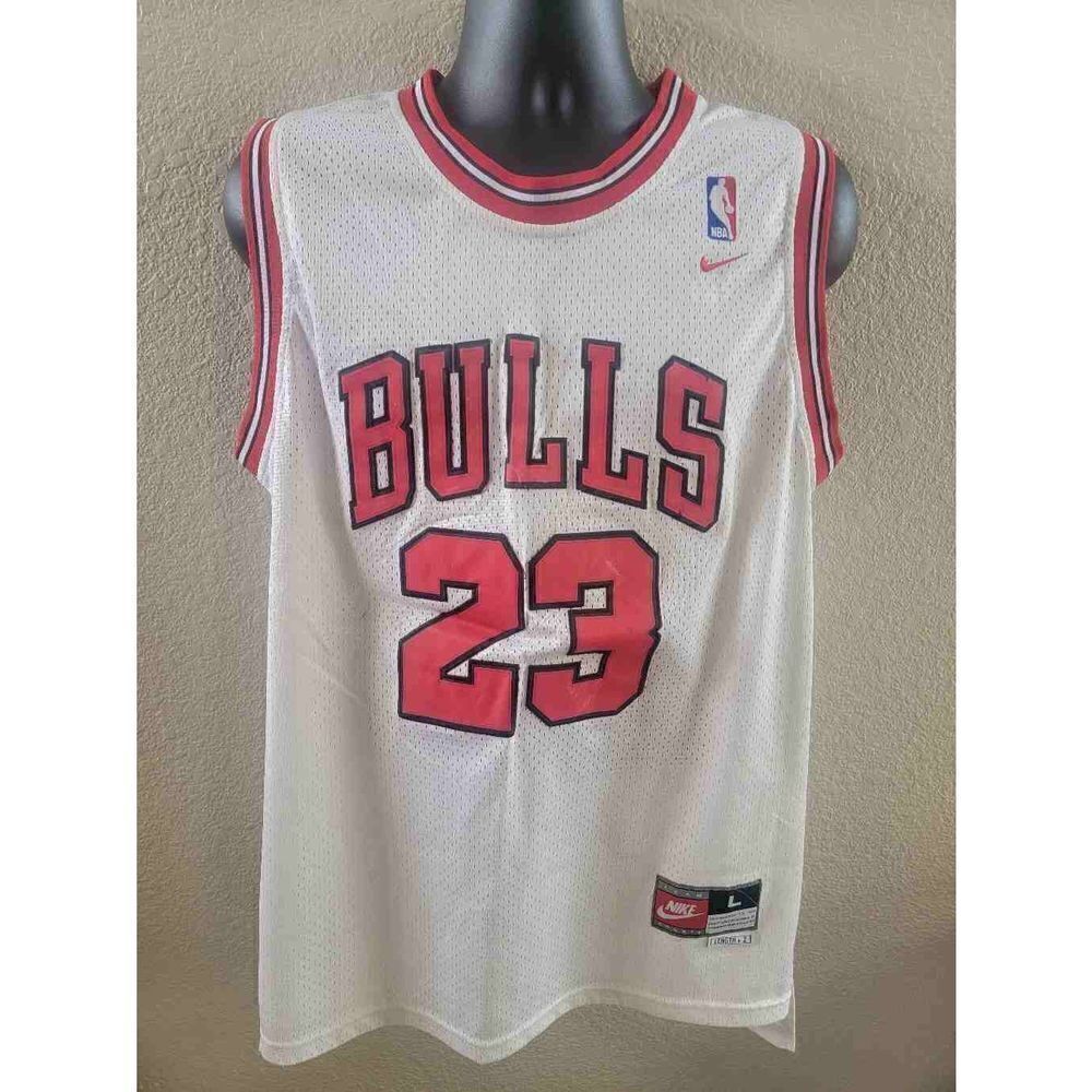 Nike Michael Jordan Men's White Chicago Bulls Number 23 Jersey Size Large